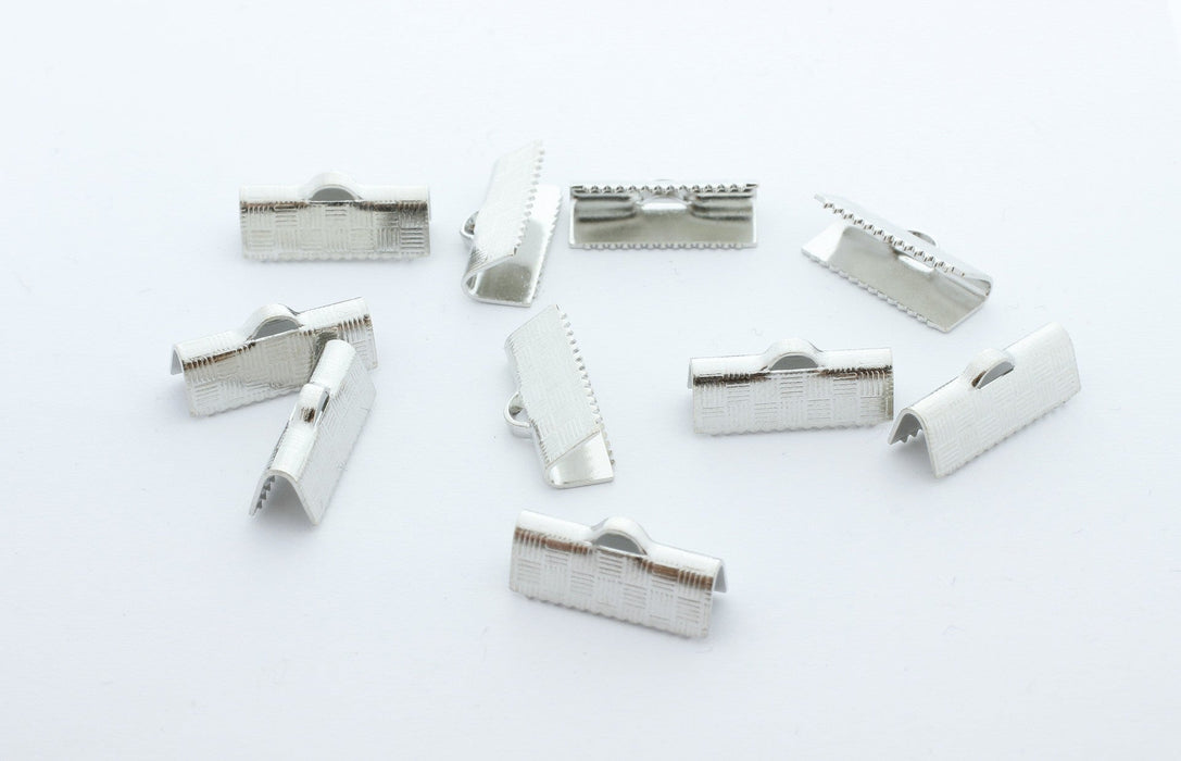 Creez embouts ruban griffe x10 carrés 15mm platine apprêts bijoux