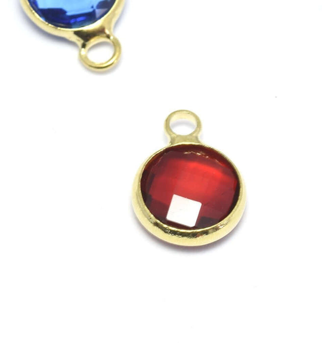 Achat en gros 1 pendentif or 12x9x5 mm, Trou: 2 mm et verre à facettes grenat avec contours dorés