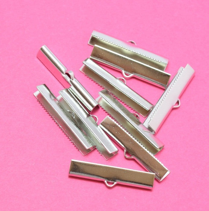 Vente en gros embouts ruban x10 griffes lisses 30mm argenté platine lot de 10 fermoirs griffe