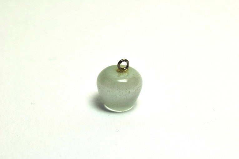 Acheter en gros pendentif pomme de couleur blanche 15x14 mm, Trou: 2 mm