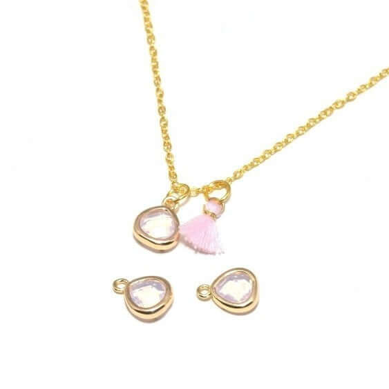 Vente au détail 1 pendentif charm bijou sertis laiton paqué or 18 k et verre à facettes rose crystal, 11x8.5x4 mm, Trou: 1 mm,