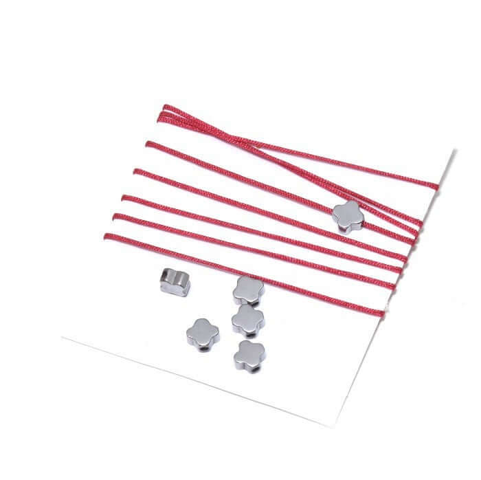 Vente en gros 5 perles fleurs platine hématite 4x4x2 mm, trou: 1 mmlot de 5 perles fleurs pour ras du cou et bracelet de l'amitié