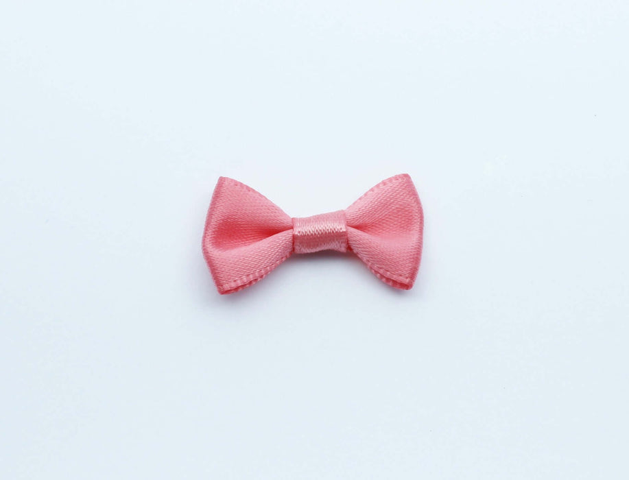 Creez 2 noeuds en tissu corail satiné 3 cm