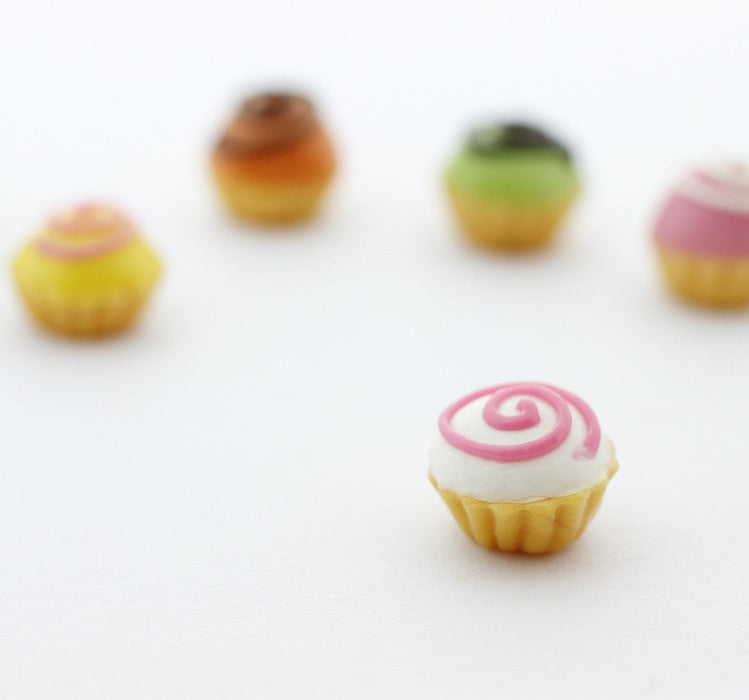 Achat au détail cupcake miniature vanille en pate fimo décoration gourmande en pate polymère