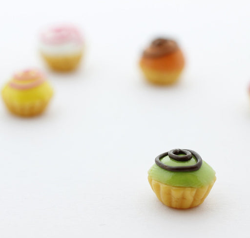 Acheter au détail cupcake miniature pistache en pate fimo décoration gourmande en pate polymère