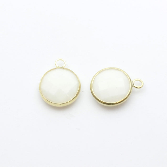 Acheter au détail Pendentif perle en verre à facettes blanc 16x13mm avec contours dorés