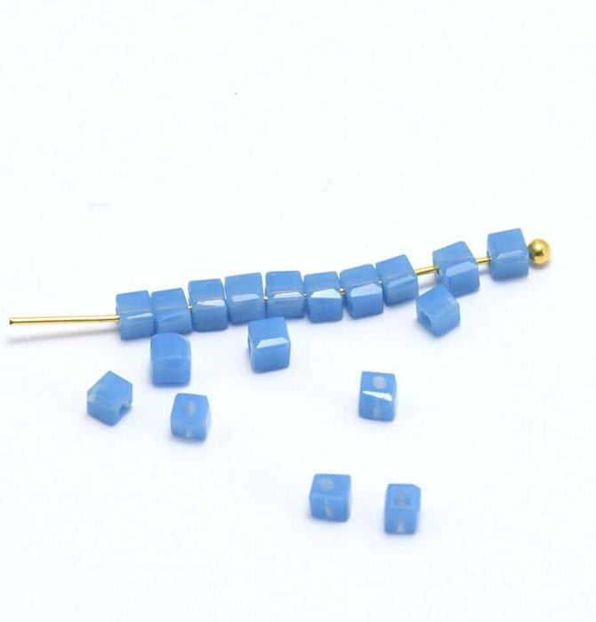 Achat 10 perles cube 2x2x2 mm bleu primaire à facettes en verre imitation jade 2x2x2 mm trou: 0.5 mm
