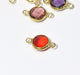 Vente au détail Joli connecteur rouge vif rond en verre à facette sertis laiton or 15x9x5 mm