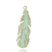 Vente en gros 1 pendentif plume en bronze doré vert de gris 59x18x1.5 mm, Trou: 2.5 mm pour sautoir.
