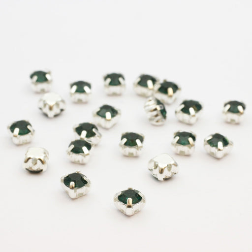 Achat au détail perles strass sertis x20 carrés vert sombre 5x4mm à coudre, enfiler ou coller